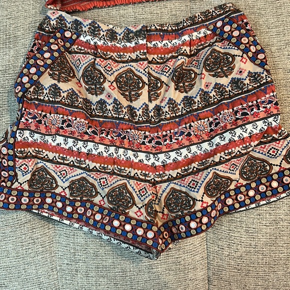 Exhilaration ETHNIC BOHEMIAN BUSTIER Crop top with Shorts - Picture 2 of 9